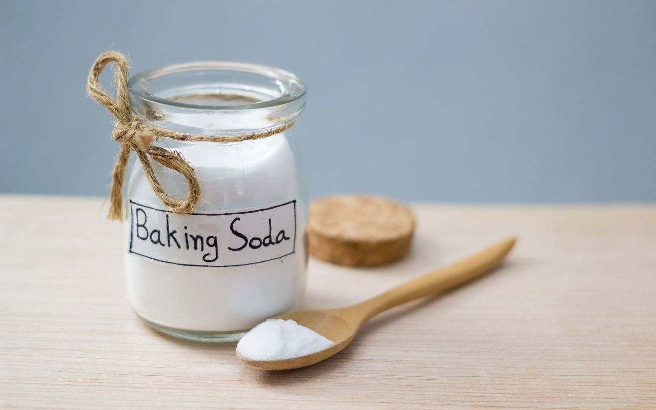 Cleaning tips using baking soda for an eco-friendly home.