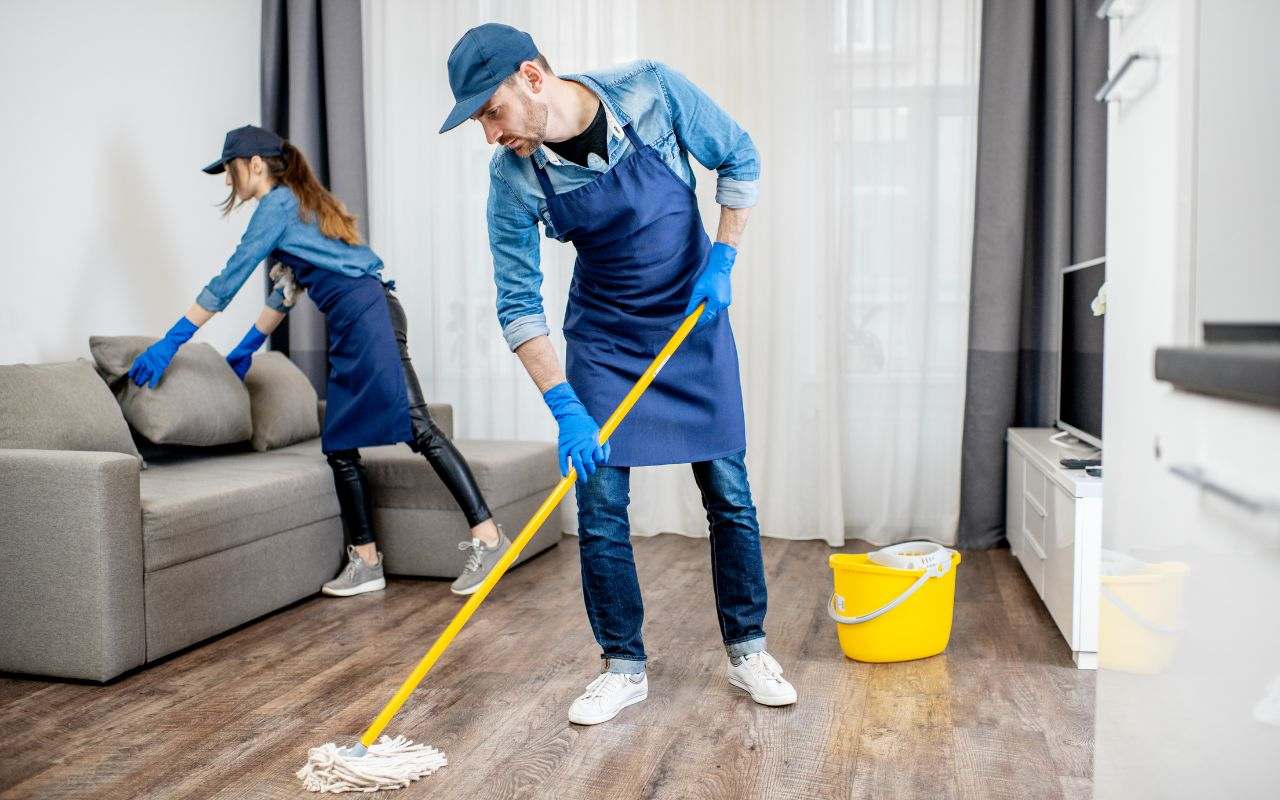 Benefits of professional house cleaning in Anaheim for a spotless living room.